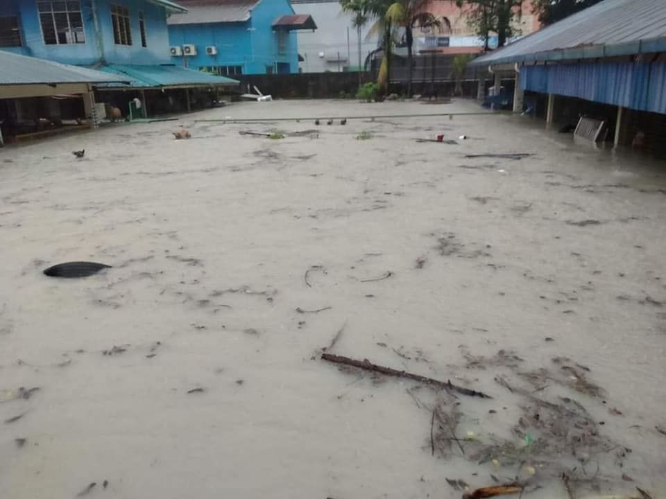 In Just 2 Hours, Many Parts Of Kuching Were Swept ..