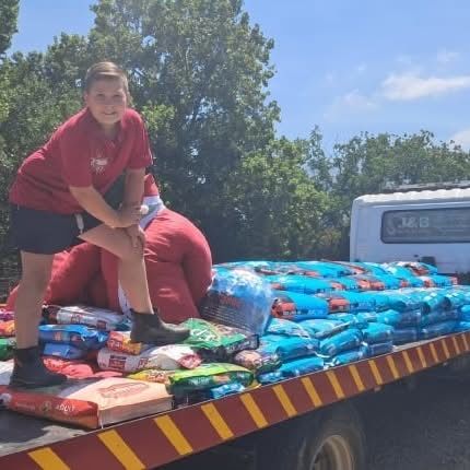 Meet The 12-Year-Old From George Who Donated 3 Tons Of Dog Food To A Pet Shelter | You