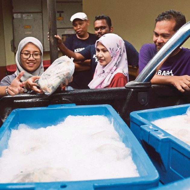 Kembara Kitchen Delivers Frozen Food To Zoo Negara